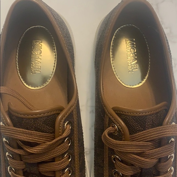 Michael kors brown tan shoes - Picture 4 of 5